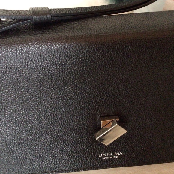 Lia Numa Black leather shoulder/Crossbody Satchel - Picture 6 of 12